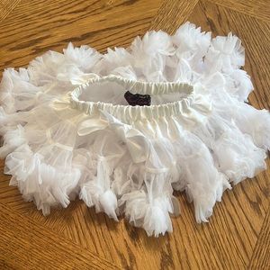 Baby 𝅺girls ruffle white tutu.  Fit an approximately 13"waist.